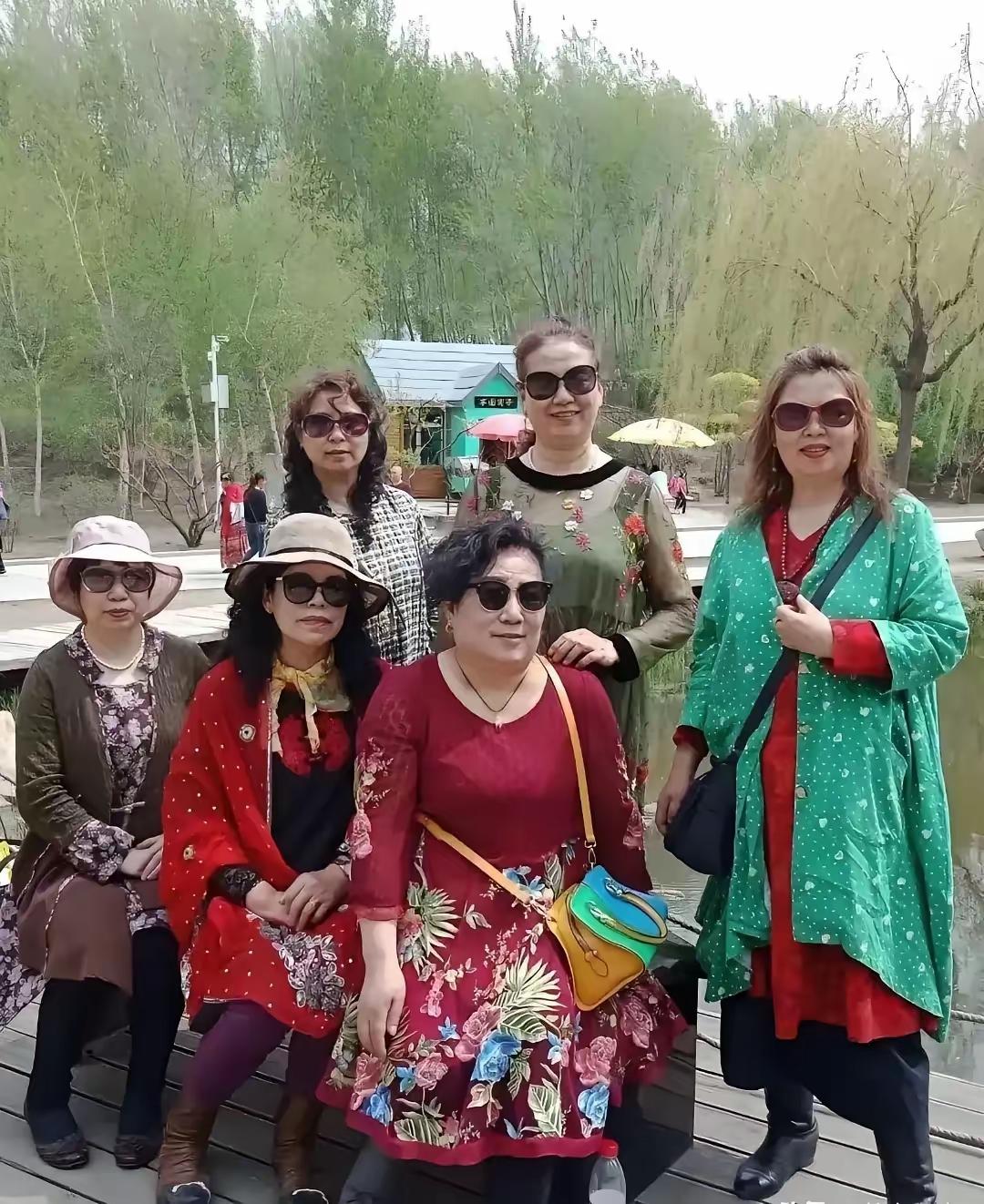 爱美：何惧年龄？
年龄已不是阻碍爱美的理由，更阻挡不了大妈们爱美的脚步，随着人们