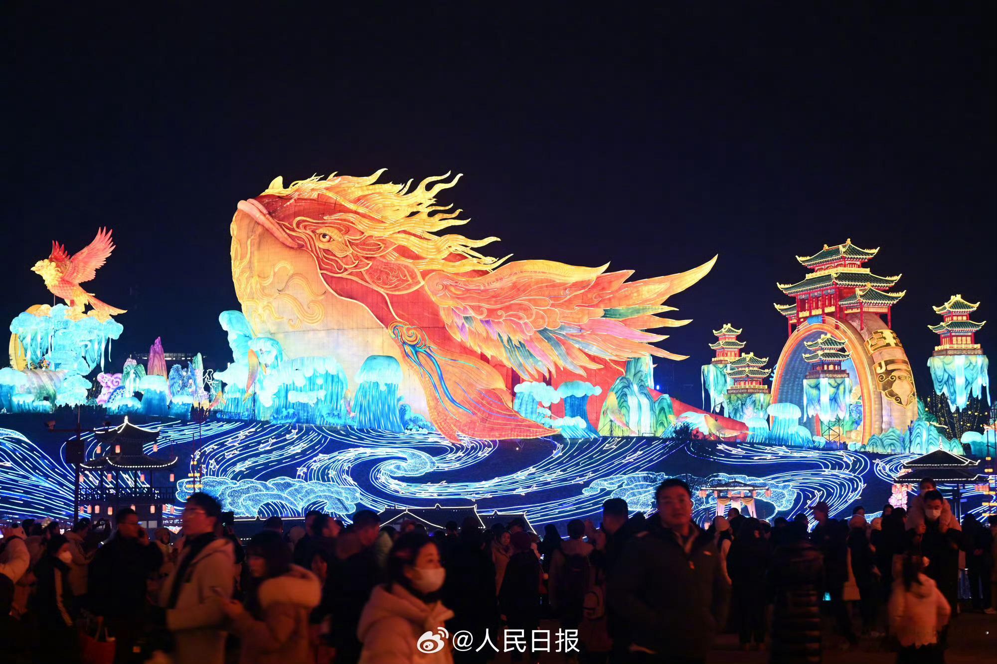 【收藏！彩灯一亮年味就有了】彩灯已提前加入过年氛围组 近日，四川自贡、江苏南京、