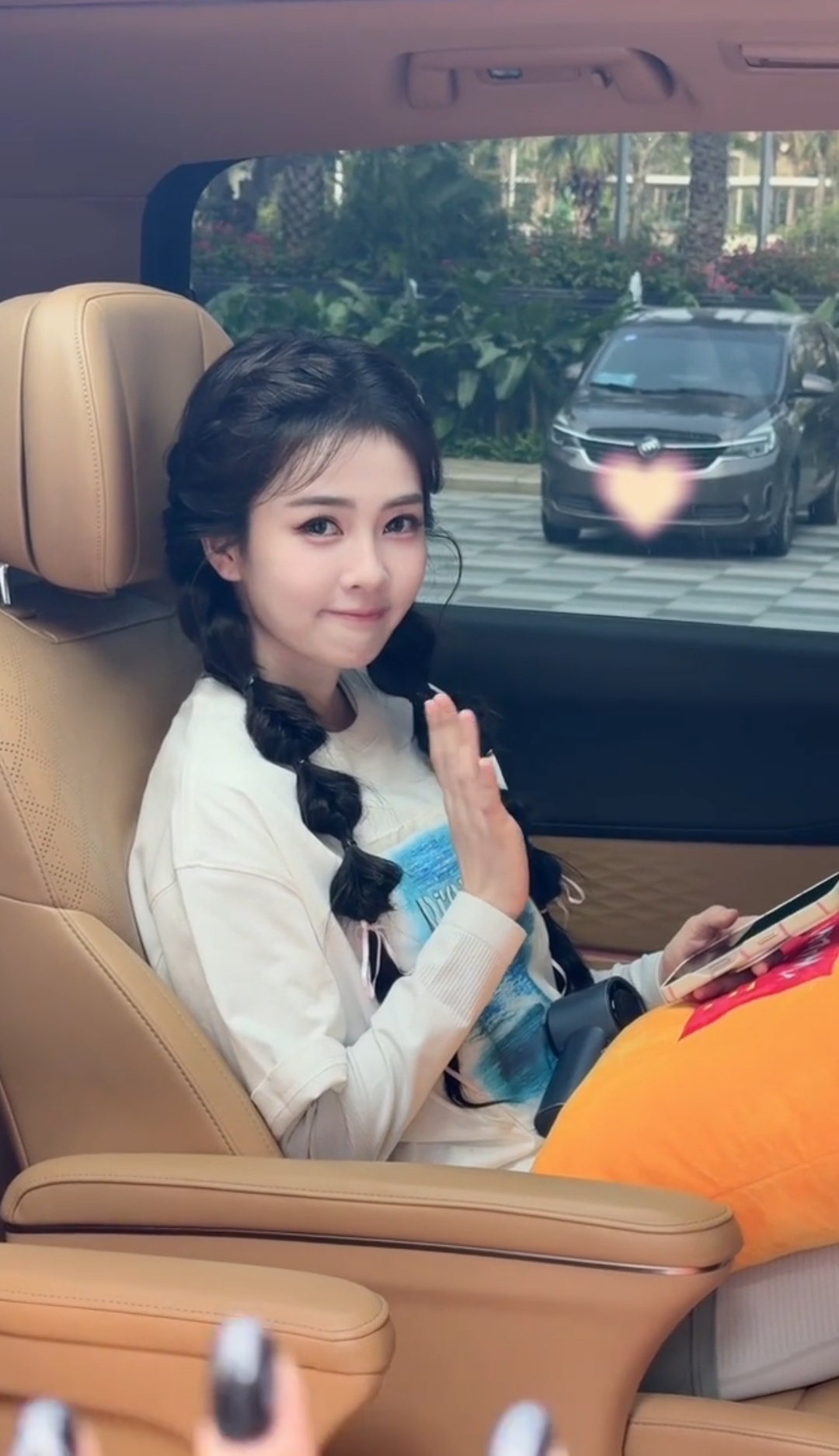 白鹿奔跑吧今日出装！好嫩！是双花辫儿！大妮儿好俊！ 