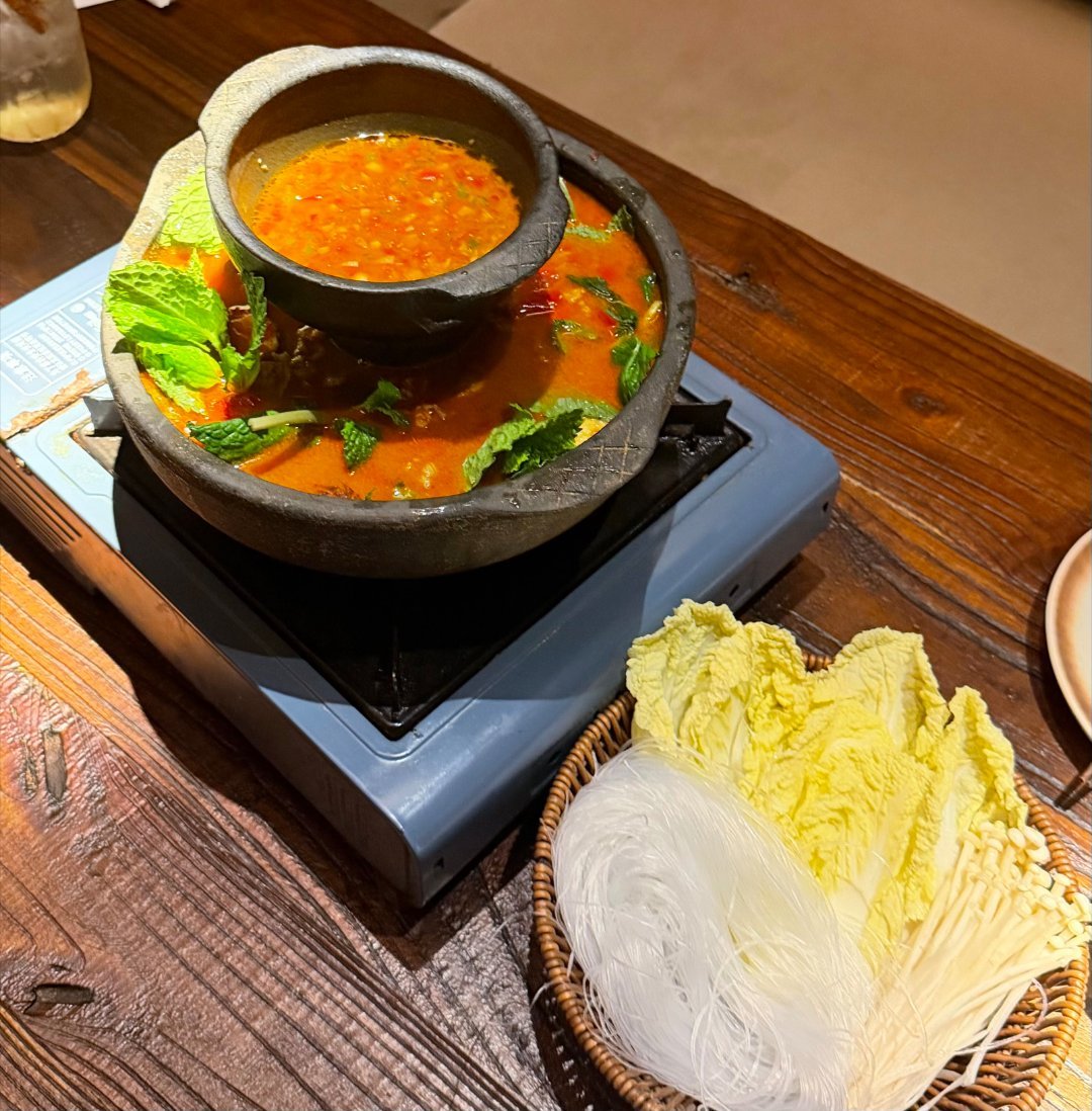 生活手记 其貌不扬啊，这贵州糟辣椒鲜牛肉火锅真的好好次!香香的好开胃，就是吃多了
