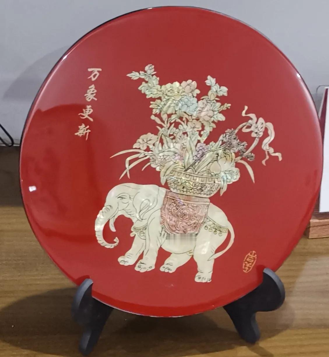 朋友送的摆件：
万象更新！
有五六年了，
拿出来欣赏一下！
#爆料#