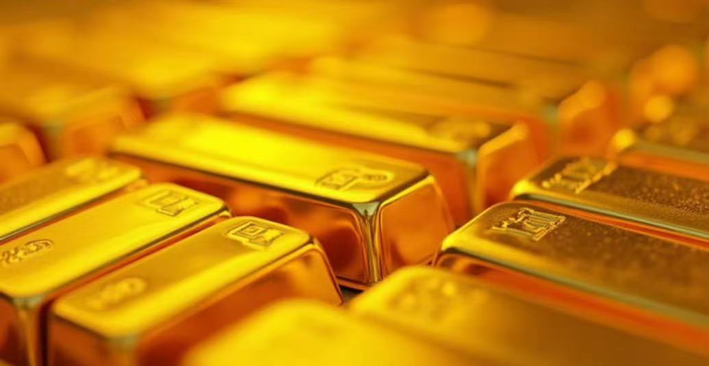 【金饰价格又跌破1000元 】8月12日，记者查询发现，今日周生生金饰品克价跌至