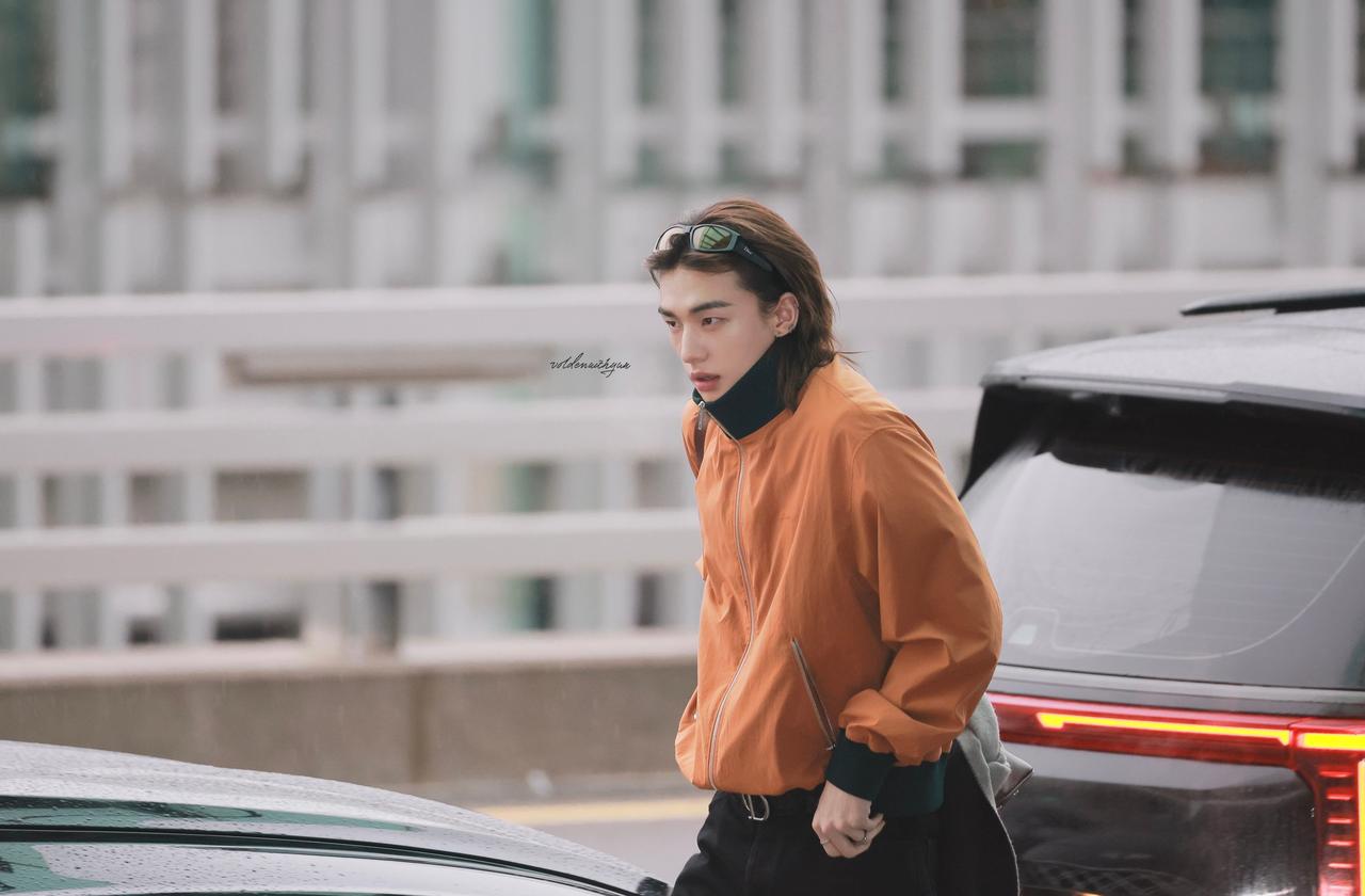 🥟 黄铉辰巴黎时装周 
【图片】260302 ✦ 黑色软件 ✦ 黄铉辰相关
