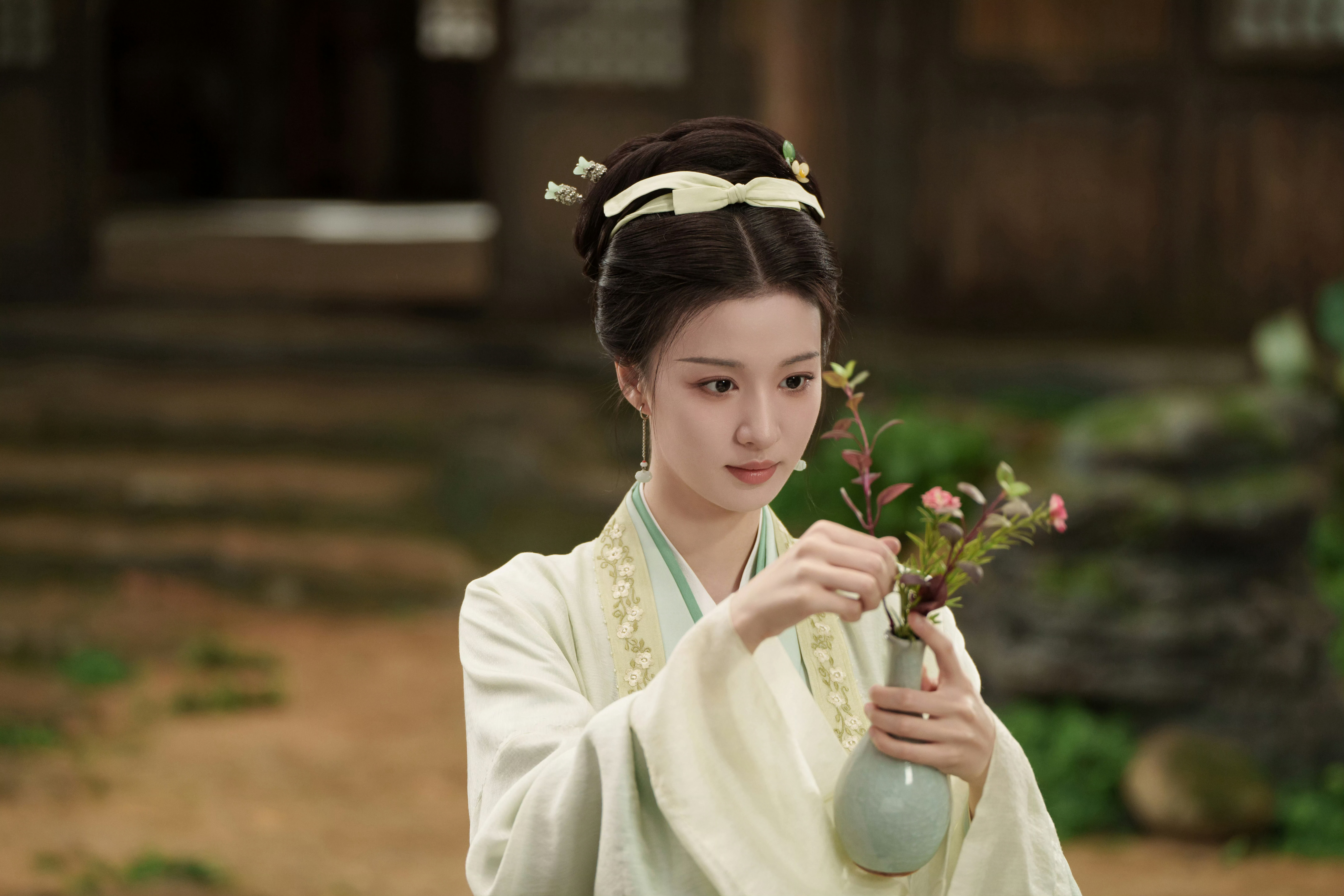 #王楚然 料子好看你也好看# 王楚然的古装造型再一次的惊艳了我，感觉她的确有点东