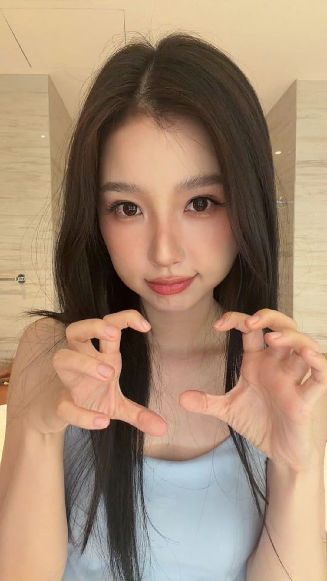 虞书欣  小猫咪 