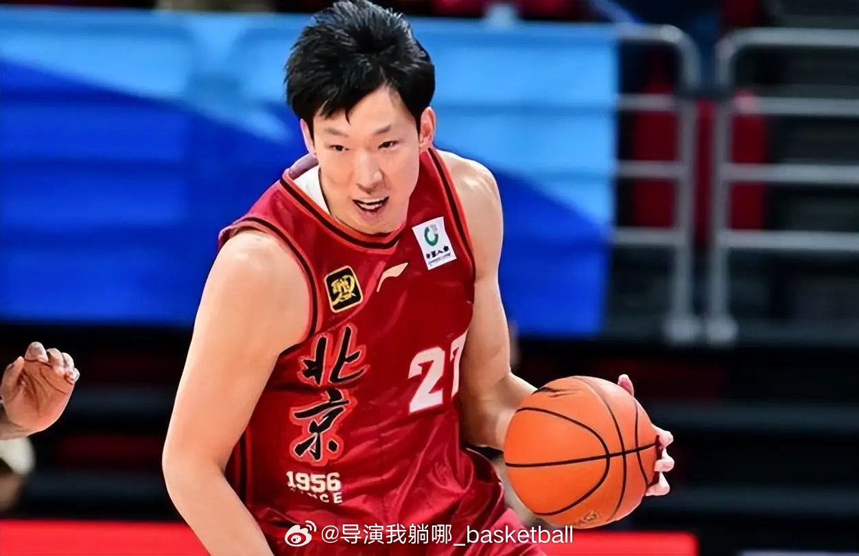周琦获得了微博颁发的“年度全能人物”奖项，在颁奖仪式上周琦感谢北京：感谢云总把我