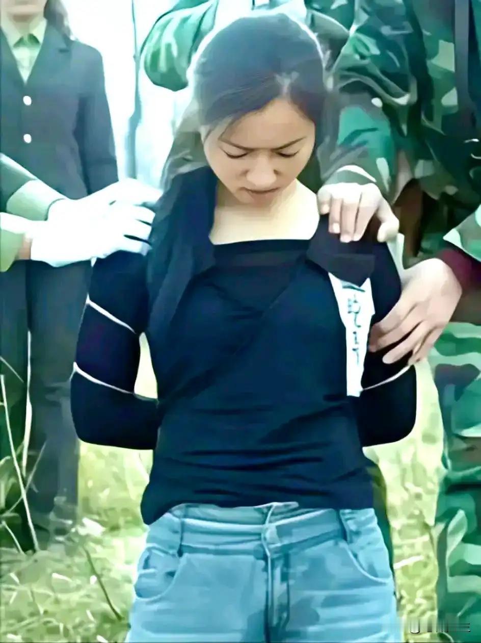 1994年，郊外的刑场上，年仅26岁的牛晓秀双膝跪地，闭着眼睛，静静等待最后时刻