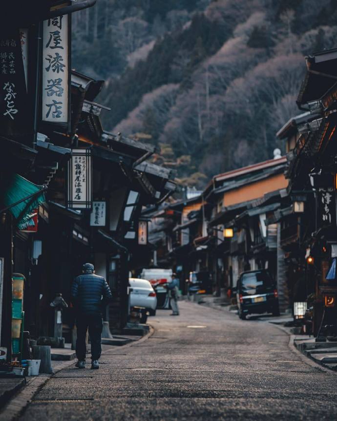 「句子控」有哪些第一次读到就震撼的冷门句子?1.我们凡人所能追求的神圣，无非是为
