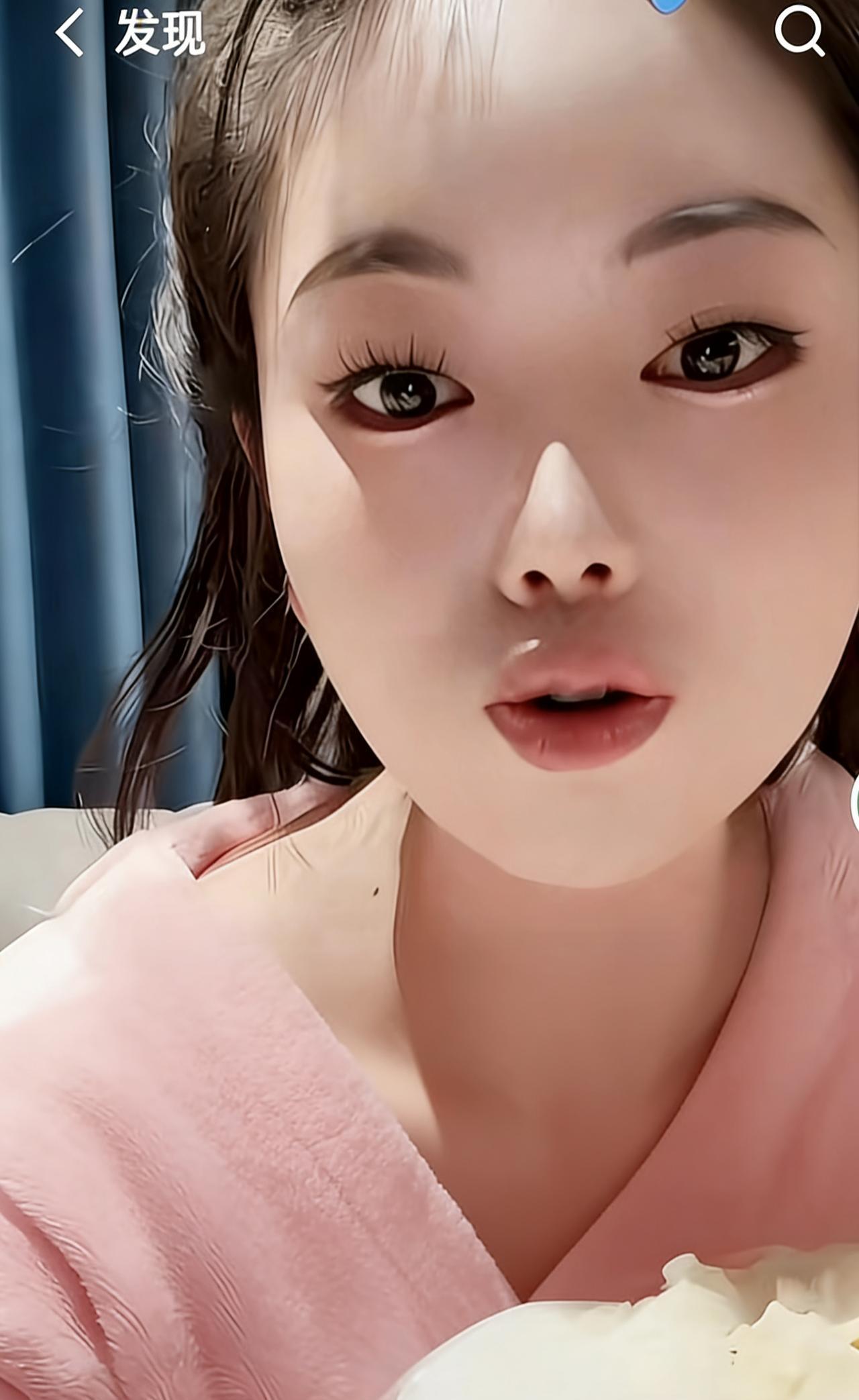 黄金三行  
“阿朱”去年直播里斩钉截铁：“此生不再找搭档。
”  
三个月后，