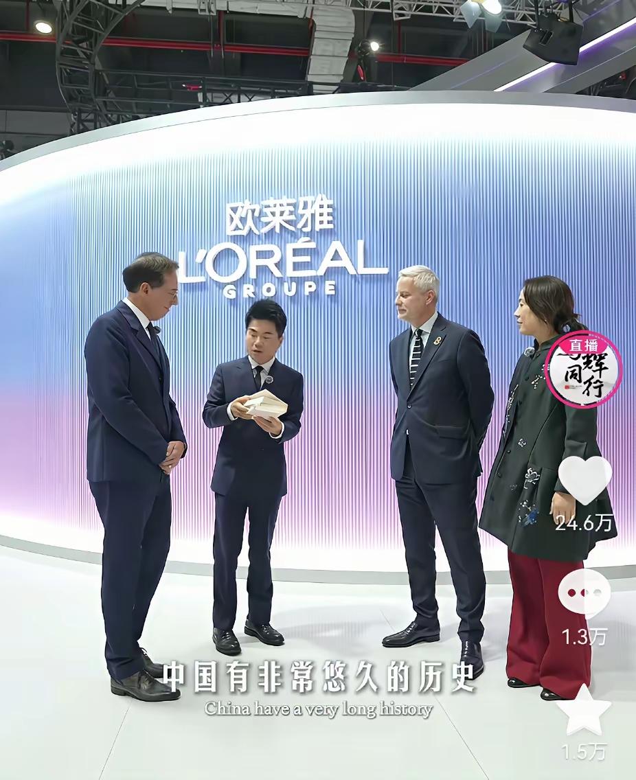 李阳批董宇辉英语有语法错、发音怪？这事听着就拧巴。
 
董宇辉在进博会用英语跟老