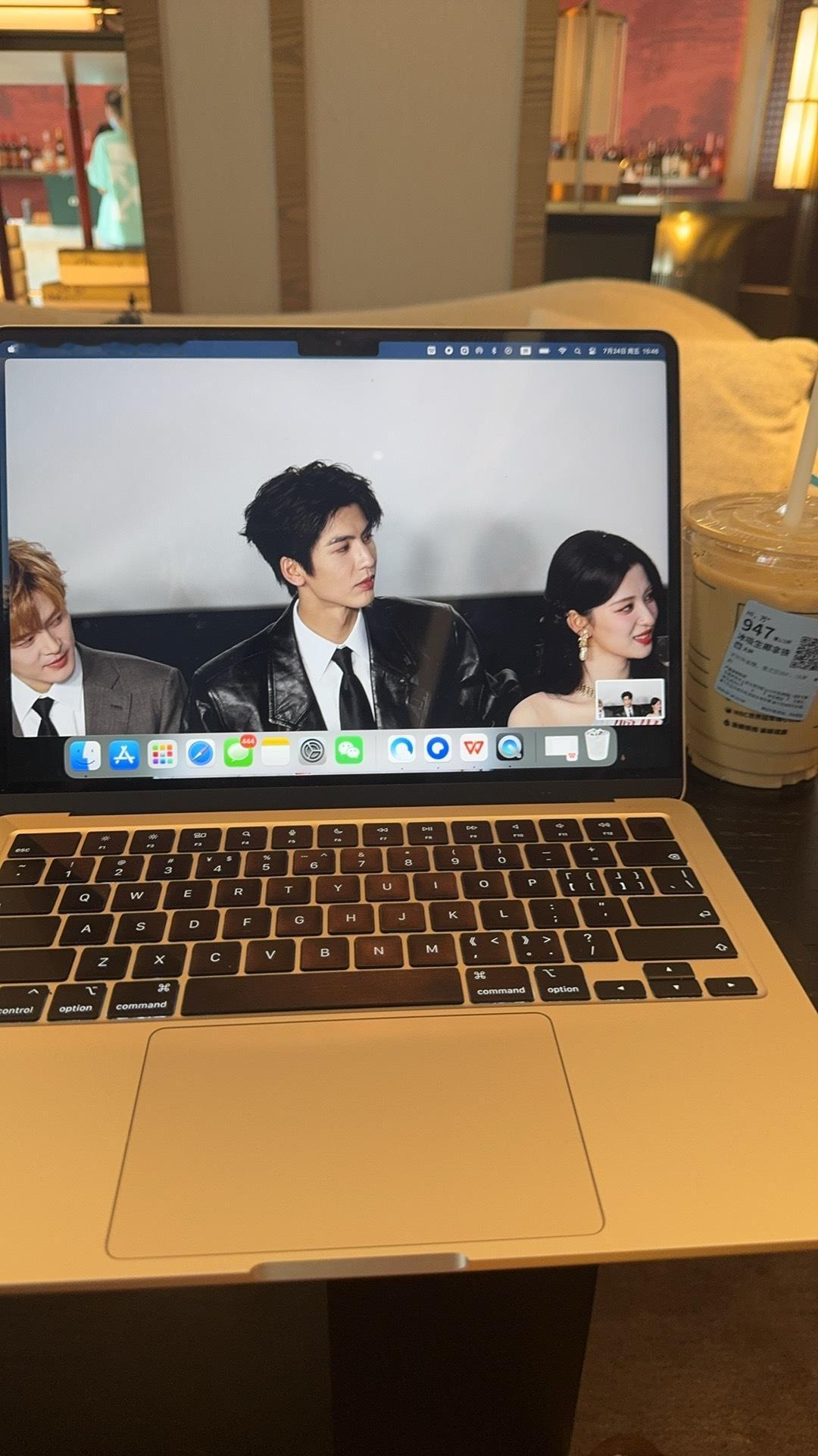 在北京不出门不逛街不旅游不工作不回消息买杯瑞幸就是干 