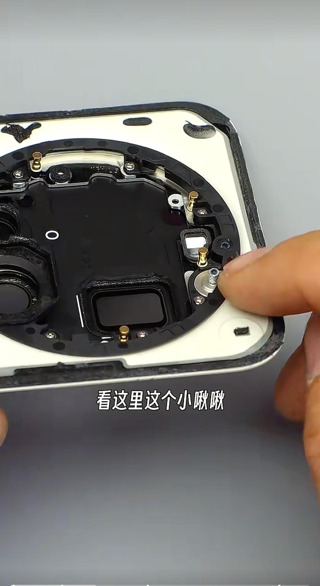 小米 17  Ultra 徕卡版还是使用的是电子变焦！外围的机械变焦环，更多的是