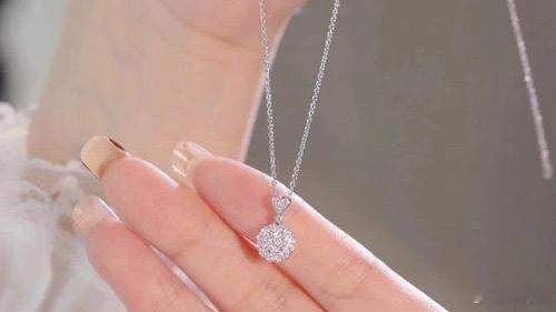 女子吐槽14万的钻石项链200卖不出 广东一女子哭晕！当年花14万买的钻石项链，