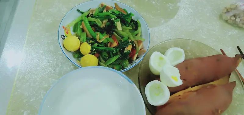 以前以为的清淡饮食，就是青菜，白粥，馒头

后来才发现，
不是这样的
清淡饮食不