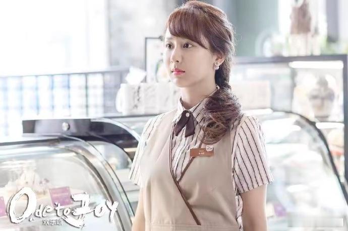 为什么炳胜会喜欢杨紫《欢乐颂》邱莹莹这个角色？因为这个角色没有光环、没有极致的特