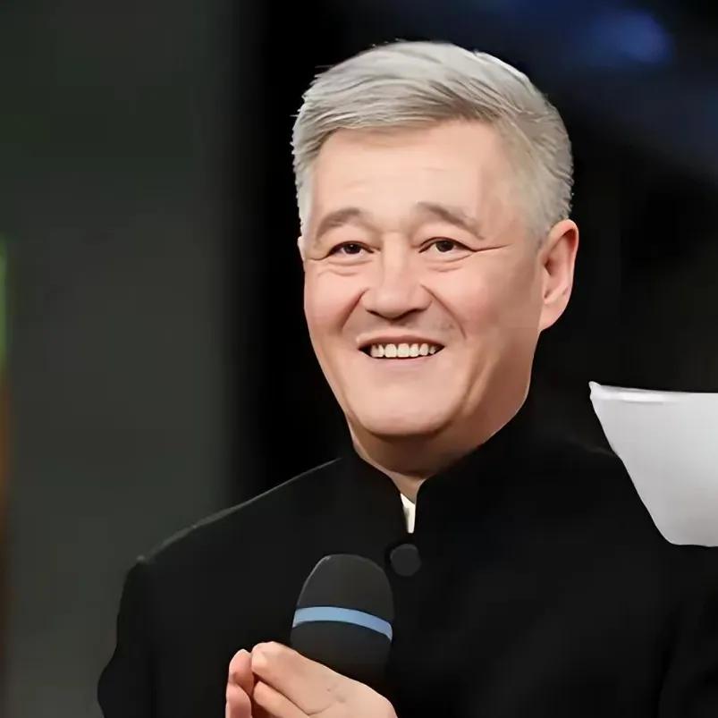 赵本山有两段婚姻。他的第一任妻子是葛淑珍，二人于1979年成婚。婚后的日子十分艰