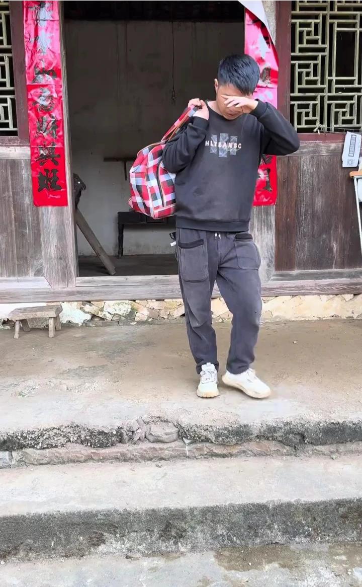 穷弟弟，嫂子，这是一个什么年头？感受不到天地的温柔，有多少人拼命奋斗，多少人为生