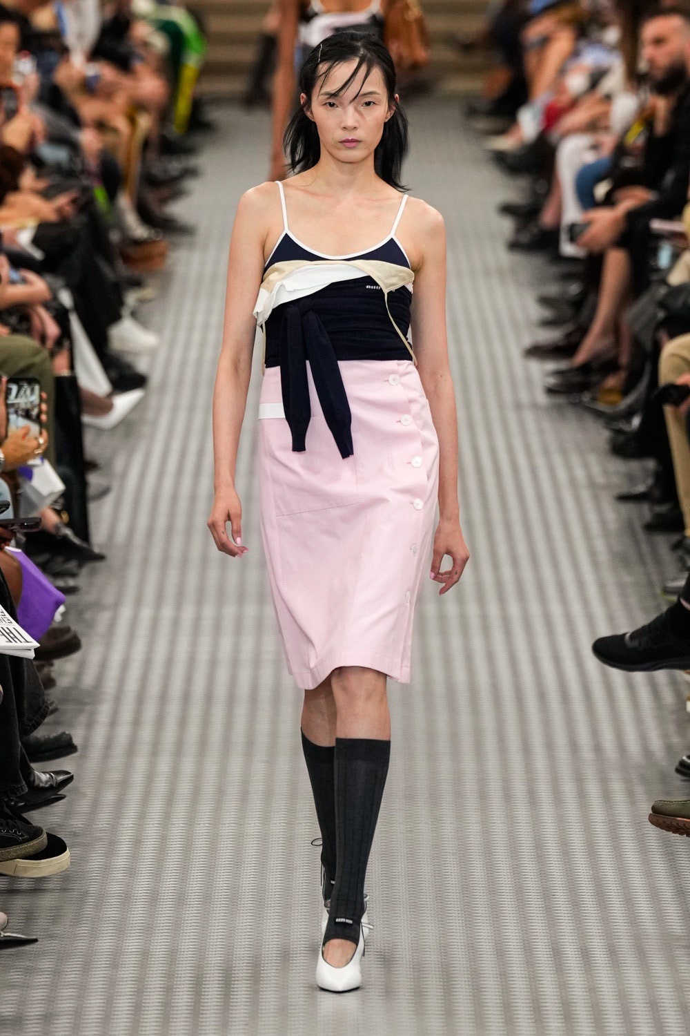 秀场分享：MiuMiu ss25 MiuMiu2025春夏系列时装秀雎晓雯 Mi