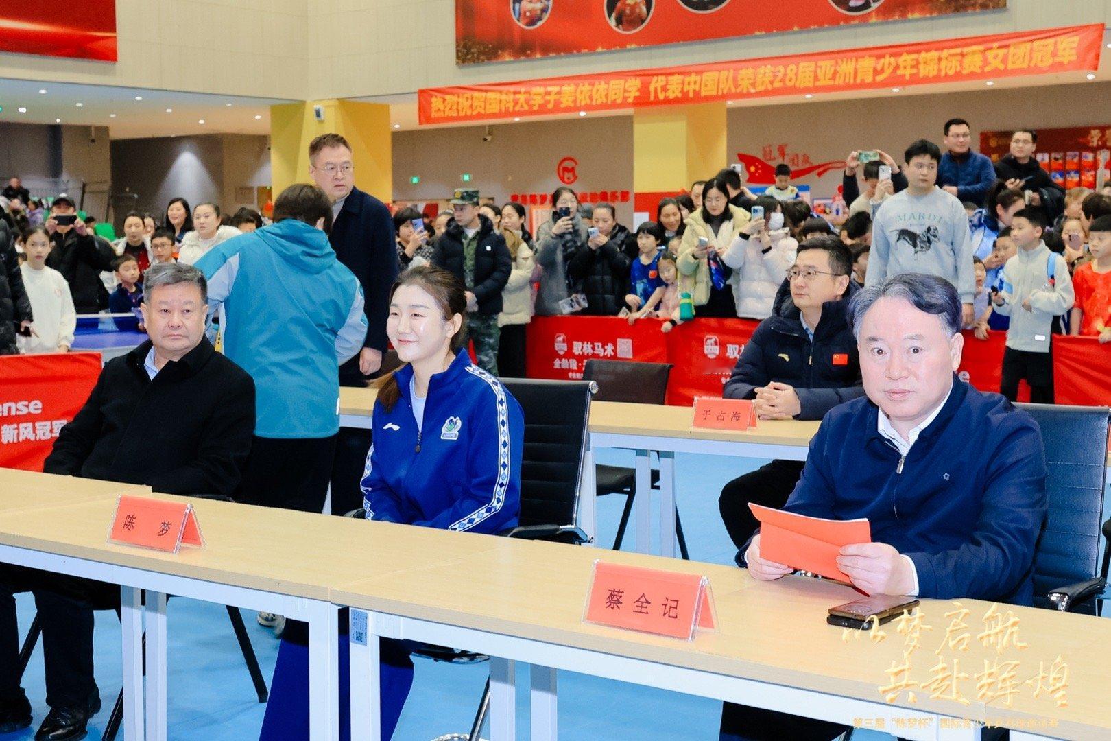 意气风发的宝宝好明媚为中国乒乓球队输送人才的陈校长 未来一定会更好陈梦