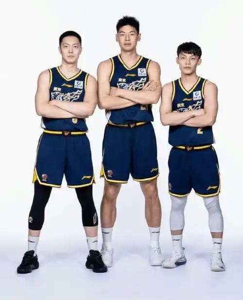 CBA第三个冷门出炉，真正让人沸腾的，不是广东队的徐杰、胡明轩，而是四川男篮终于