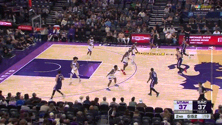 德罗赞今天砍下41分1助攻，单场8个中投，古典啊。 