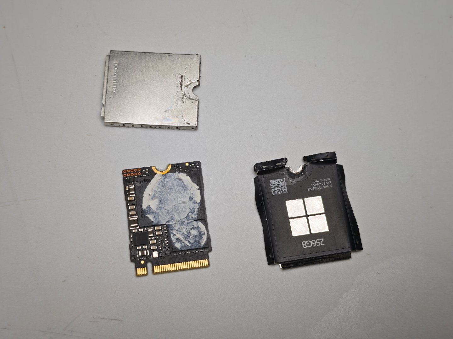 85买的SSD，256GB的容量，咋一看不能装什么但其实作为软件缓存一类还是很好