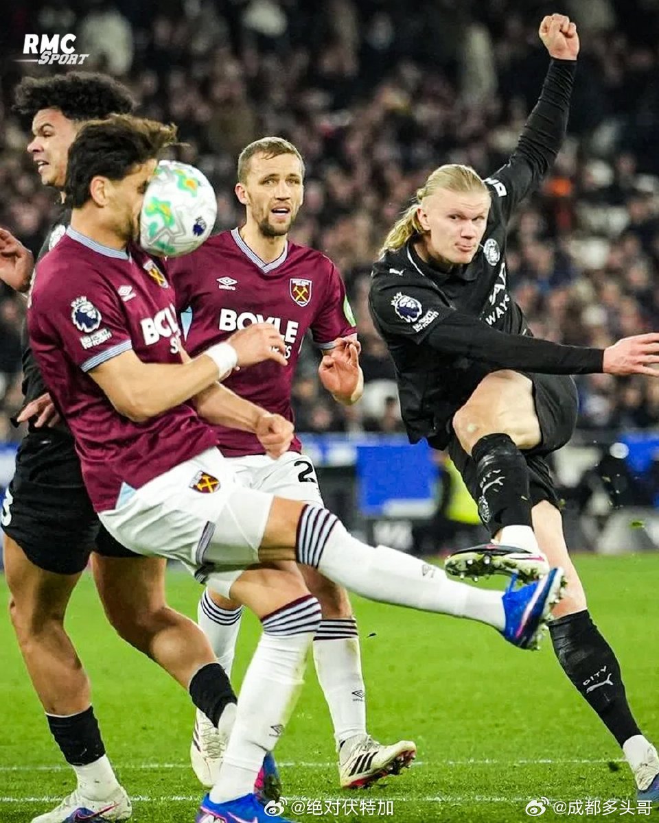 哈兰德重炮，砸在脸上瞬间变形，看着好痛。最终西汉姆联1比1逼平曼城，也没受伤。 