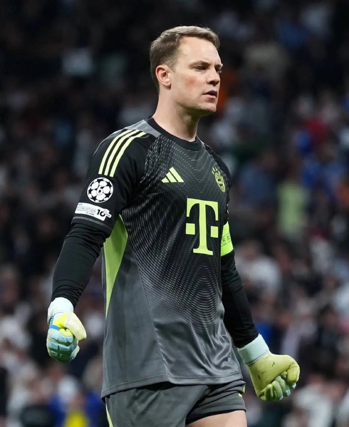 诺伊尔，老而弥坚

欧冠1/4决赛对阵皇马，已经40岁的诺伊尔全场9次扑救，在禁