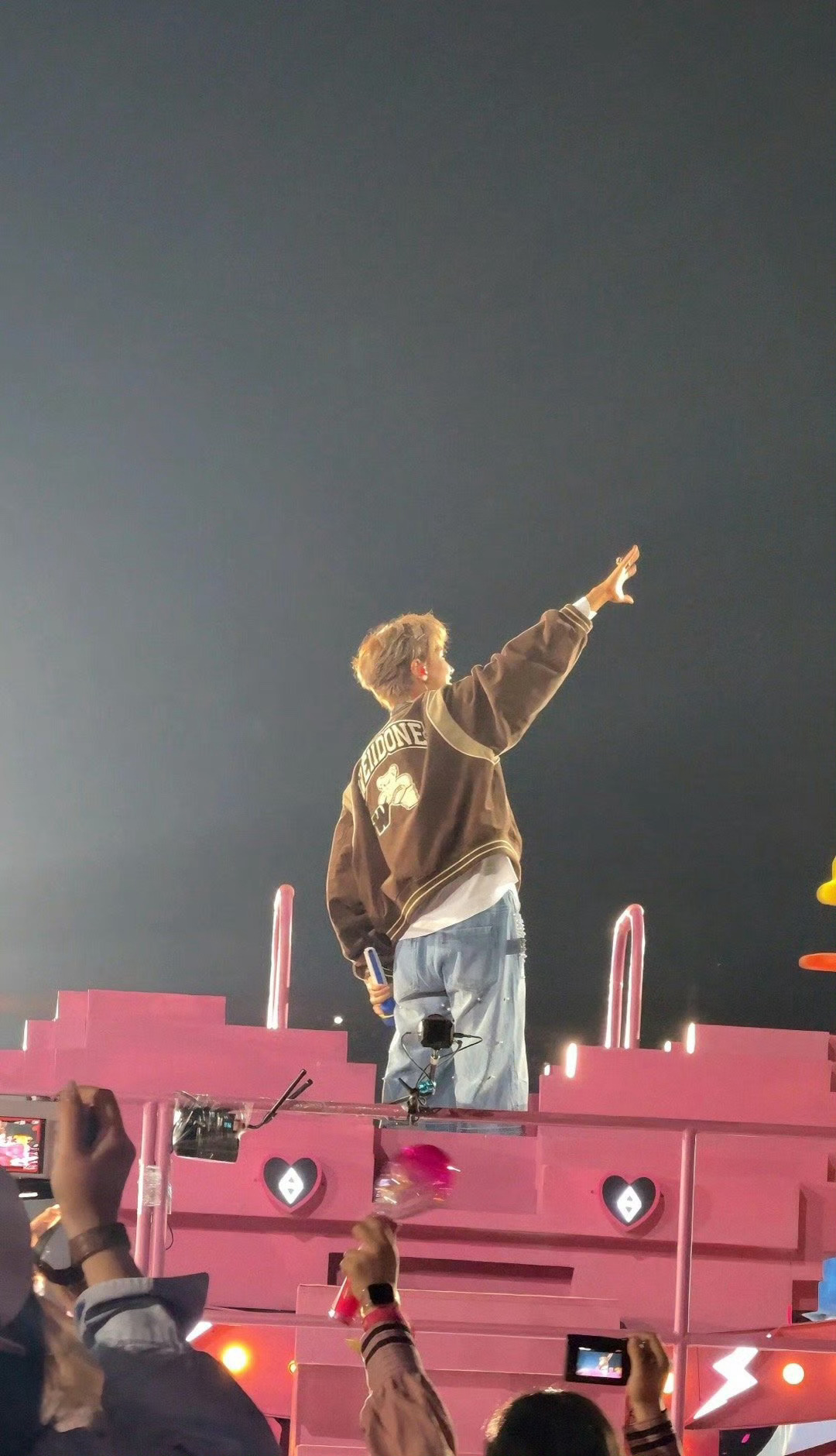 汪苏泷最适合今天唱的歌出现了 汪苏泷用《新年快乐》点亮新年第一天！当歌声响起，所