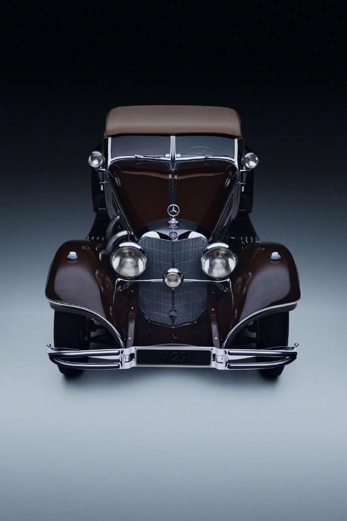 跨越140年的热爱 140年前，卡尔·本茨在小工坊装上发动机，为世界开启“去任何