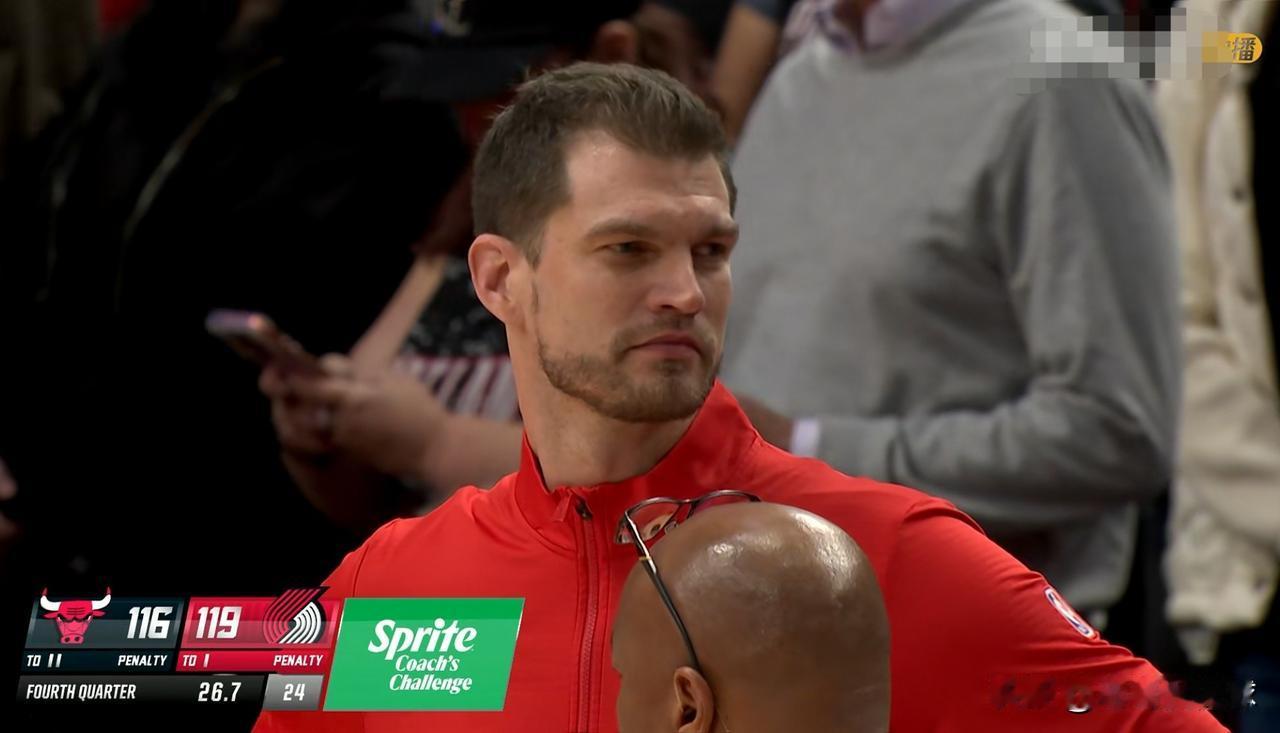 开拓者主帅斯普利特真是太无奈了！今天开拓者在主场以121：122惨遭公牛的三分绝