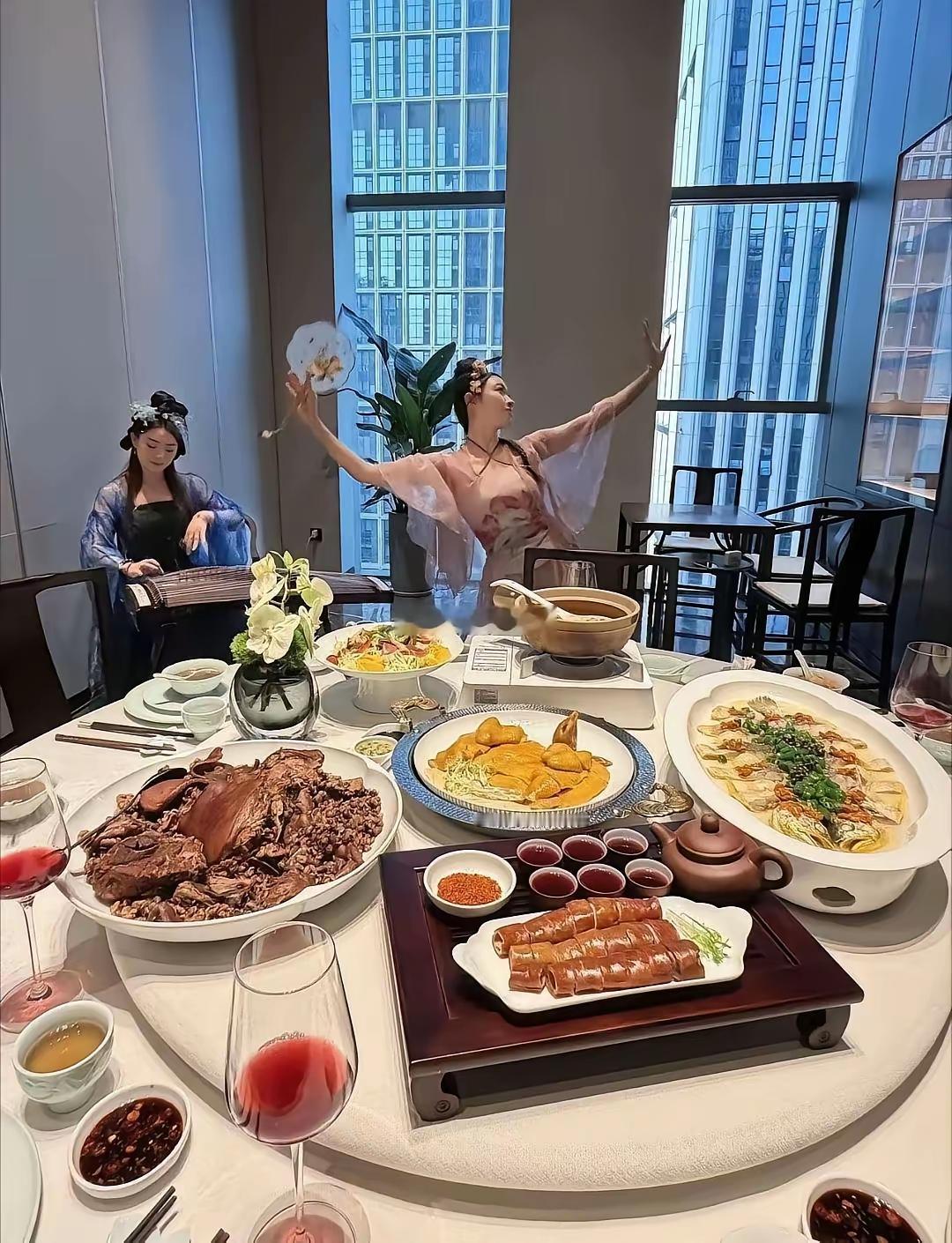 有钱人吃的是顶级服务。