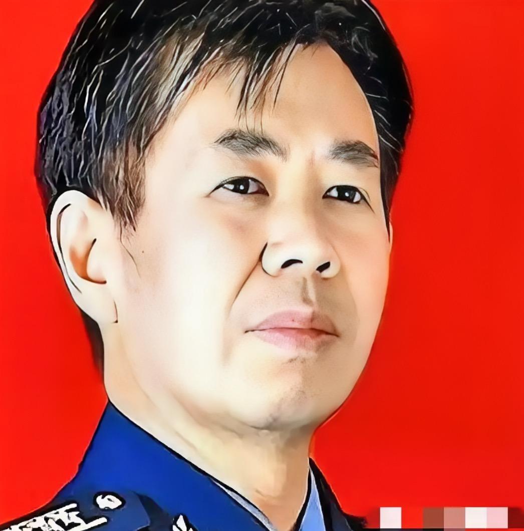 军事专家戴旭有个观点，很扎心。他说我们航母下水，五代机上天，导弹快到没影，家底越