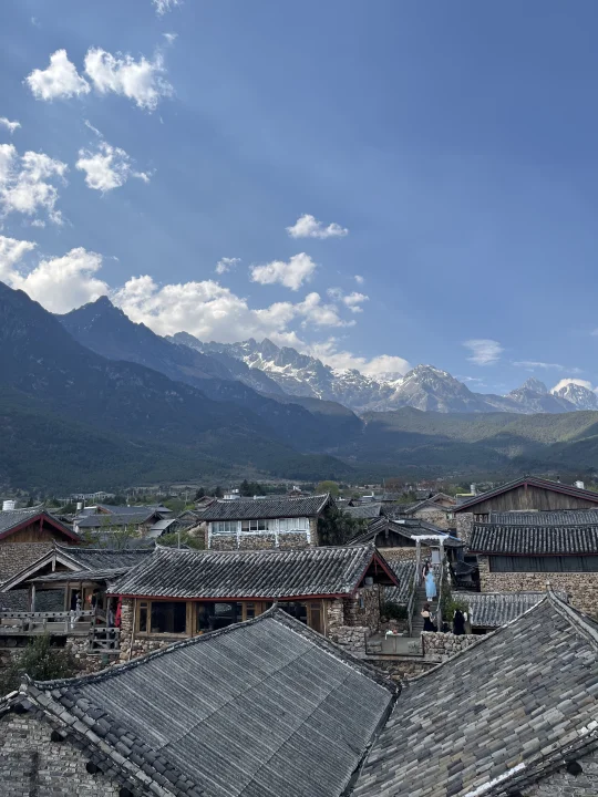 雪山下小镇生活