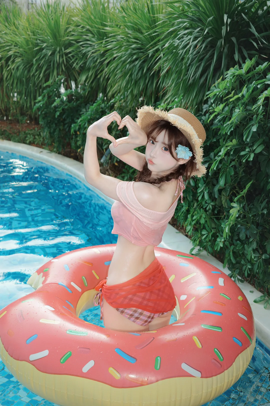 谁的泳池里没有甜甜圈呢？