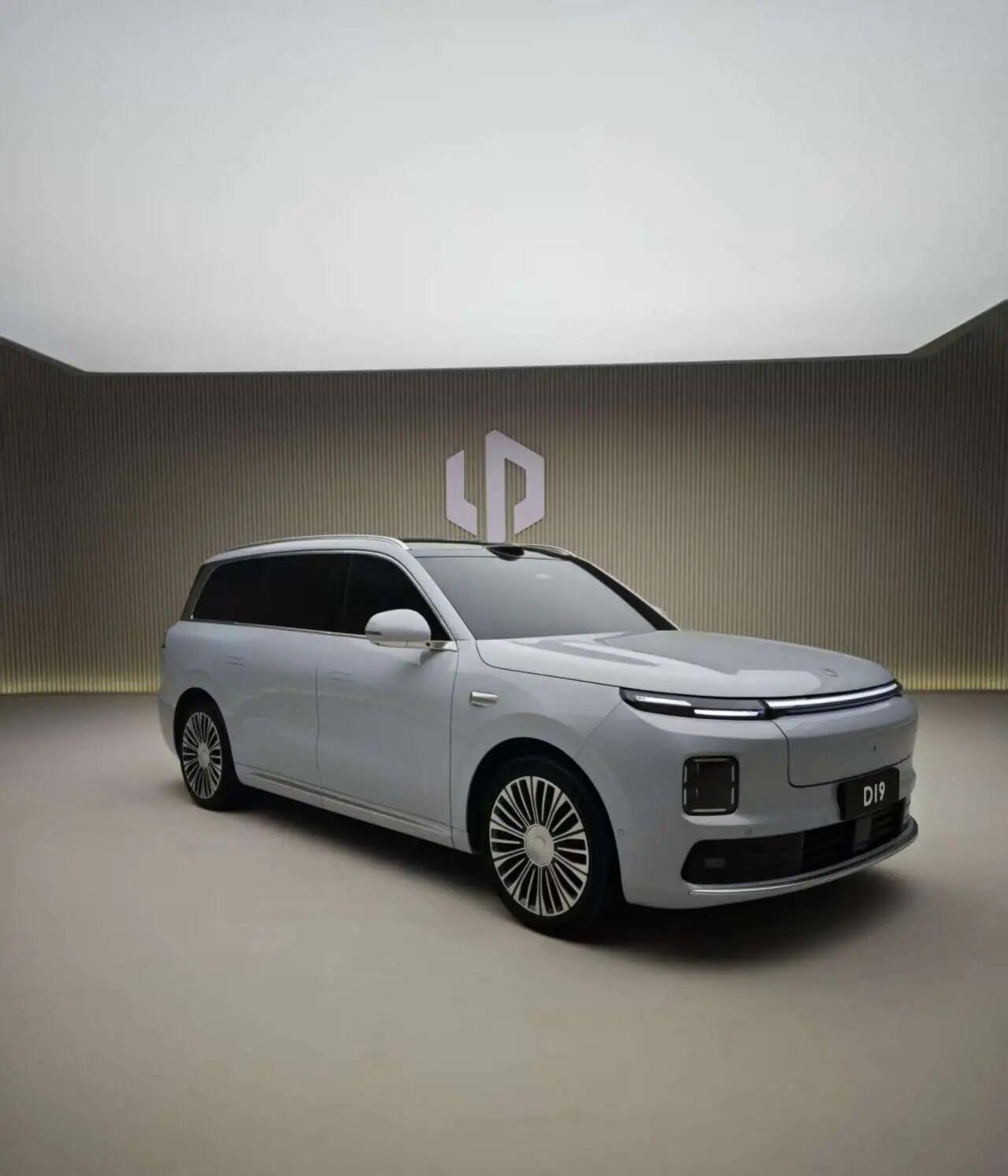 零跑D19增程版车型配备了80.3kWh的电池组，其CLTC纯电续航可达500公