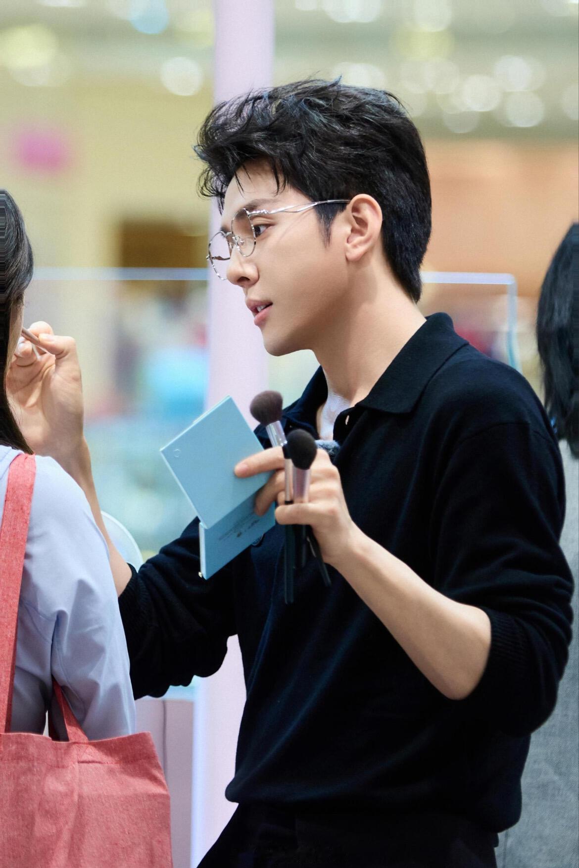 李佳琦为什么被叫智慧驴从经营模式决策到人员分工，他全程不带卡顿。别人还在消化信息