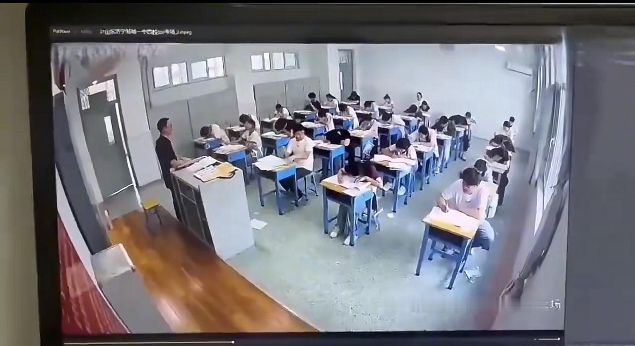 压力大了，撕自己的卷子完全可以理解，撕别人的就太过分了，更严重的是影响了一整个考