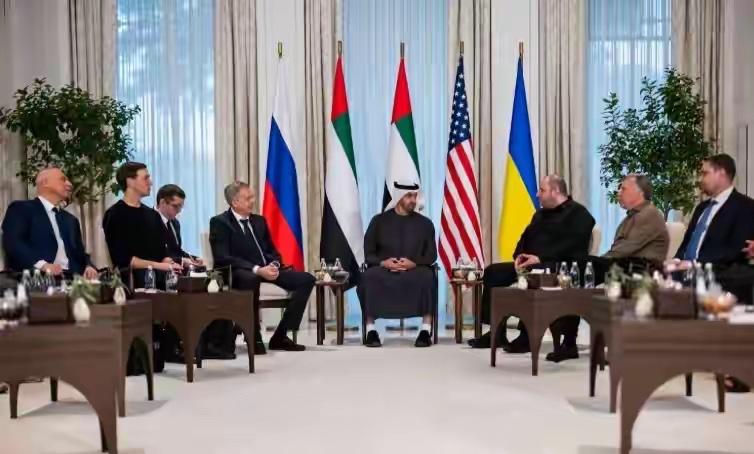 川普这个饼画的够大，八千亿重建乌克兰，让小乌尽快签协议，忽悠斯基让乌军撤出顿巴斯