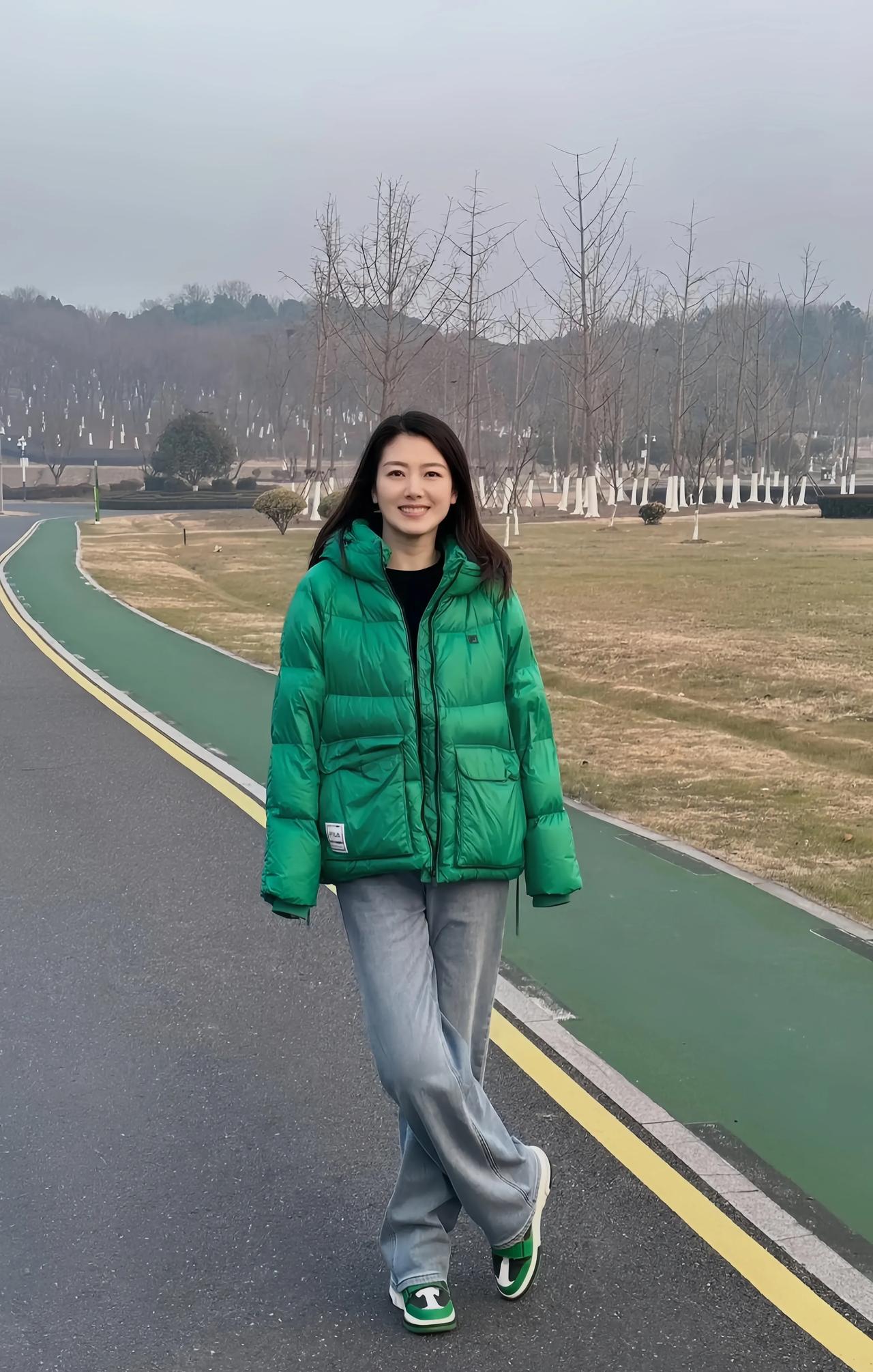走在乡间的马路上，让我回忆起了童年。