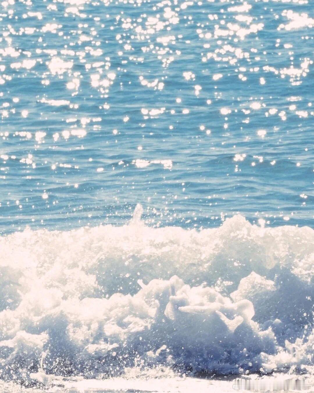 每日一善善，是生命中最温暖的底色。一个微笑，能融化他人心中的坚冰；一次援手，可托