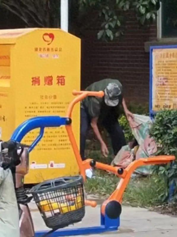 好心捐赠居然到不了，真正需要的人手里！10月18日，湖北武汉李女士发现，自己刚放