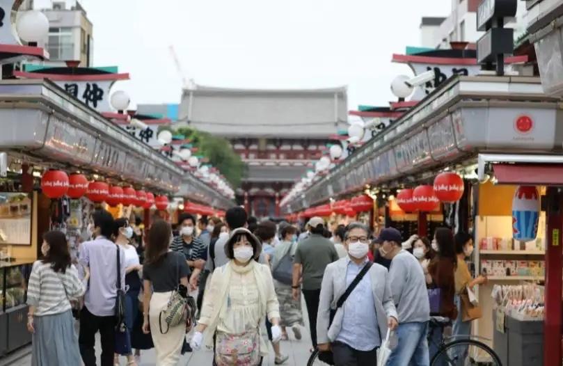 最近全网热议的日本“草莓仙人”，本名是神户市议员上畠宽弘，这次公然用中文发文，宣