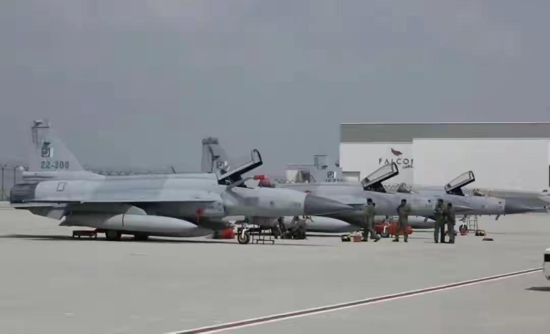 绕开美欧体系？沙特用40亿美元押注“枭龙”，中东军事格局要变了