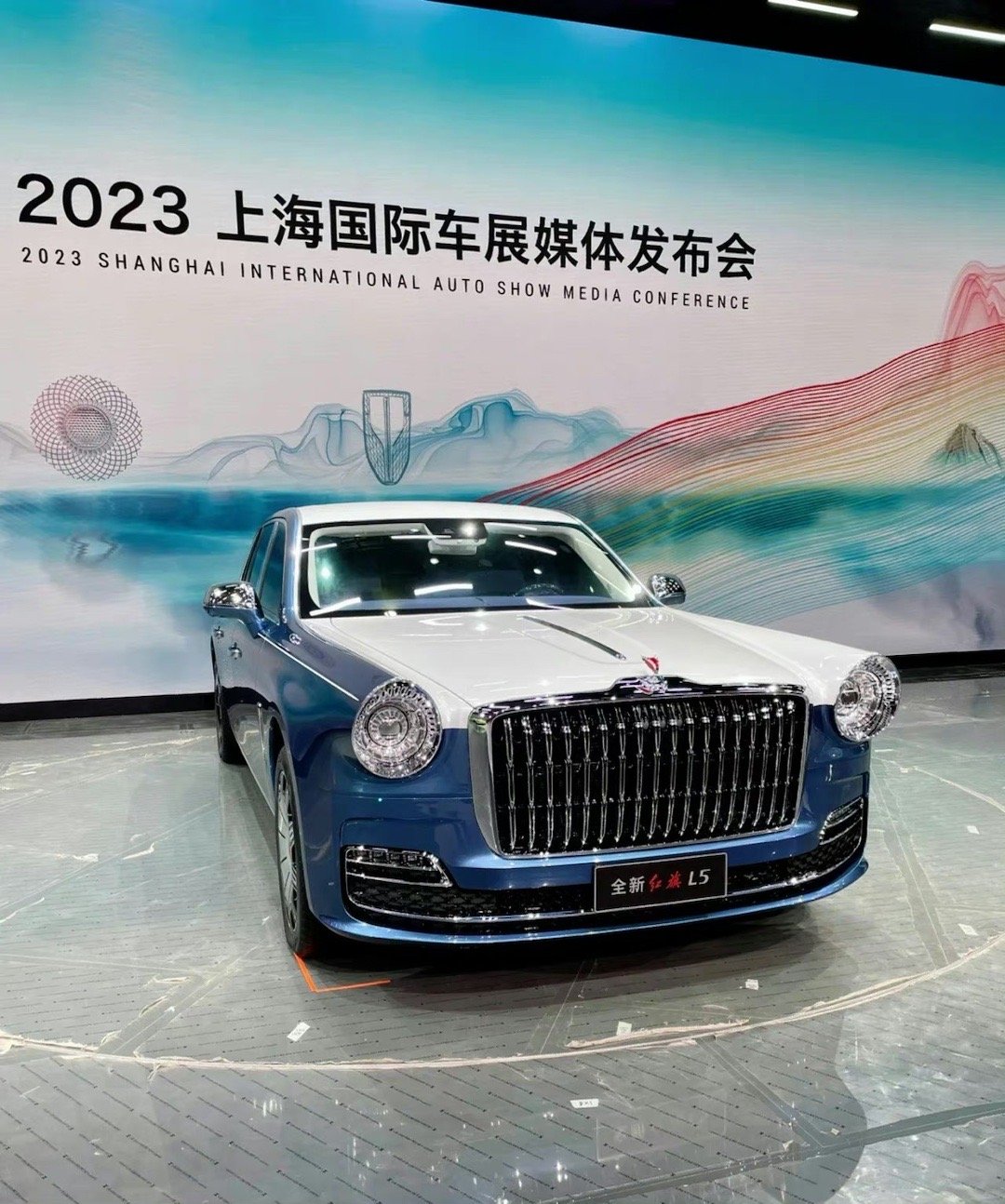 2023上海车展全新红旗L5实车很多朋友第一眼的即视感是宾利难道宾利生产线卖了？