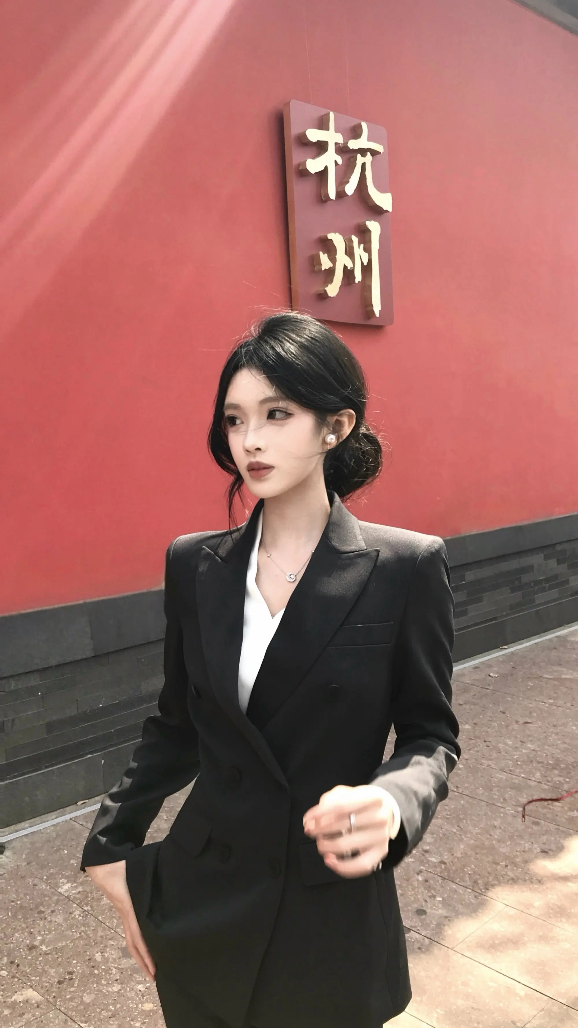 人以正气定乾坤。