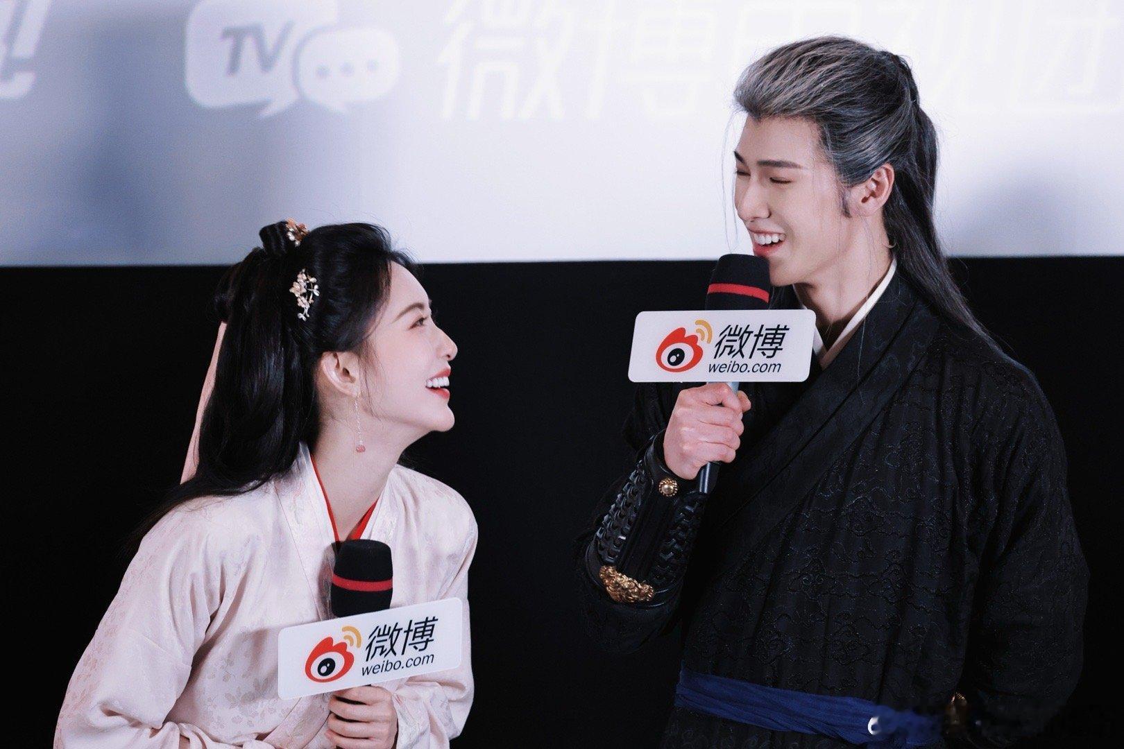 抓拍到这张，看的人心情都好了[兔子][兔子][兔子] 孟子义向李昀锐撒娇 [爱你