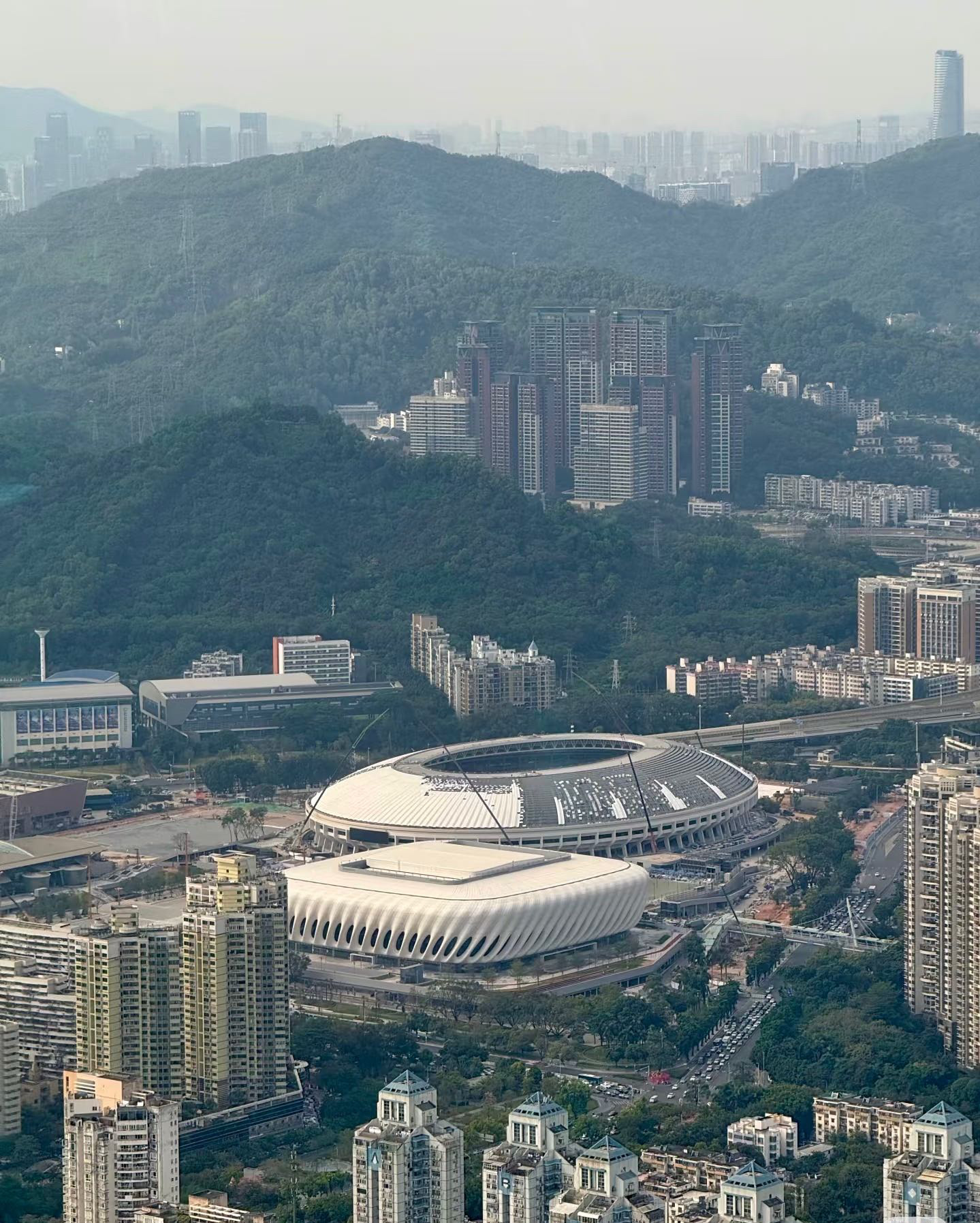 深圳新鹏城下赛季就要搬进福田区的深圳市体育中心专业球场了，这里改建前曾是深圳健力