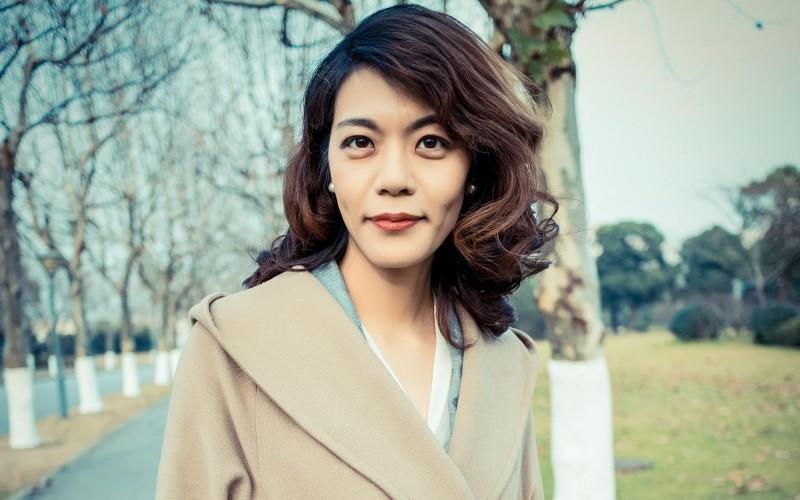 2013年，32岁的复旦女神陈果登上央视节目，被撒贝宁问到：“会担忧自己嫁不出去