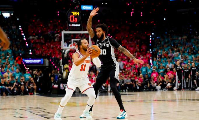 我说句大实话，
马刺没有把尼克斯当回事，
更没有把布伦森当回事。
NBA总决赛G